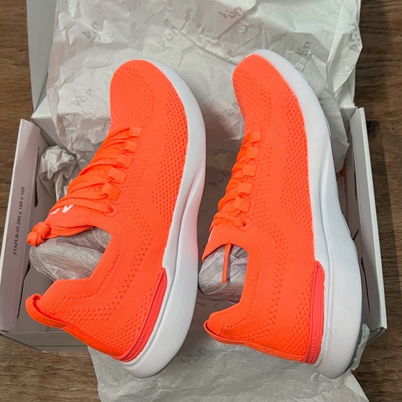 EUC APL Techloom Breeze Laser Red / White Size 6 - Picture 5 of 8